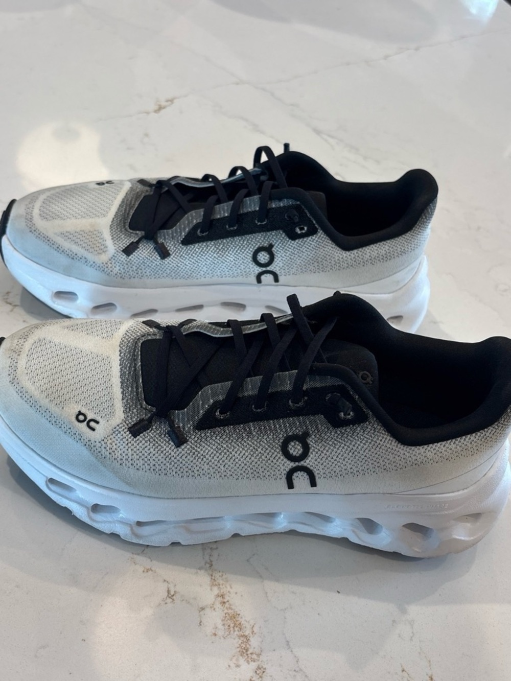 On Running Women's Cloudnova Sneakers - White and Black